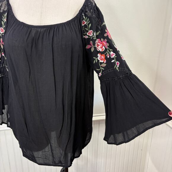 Umgee Size XL Top NEW Embroidered Floral Bell Sleeve Boho Whimsigoth Country - Picture 3 of 12
